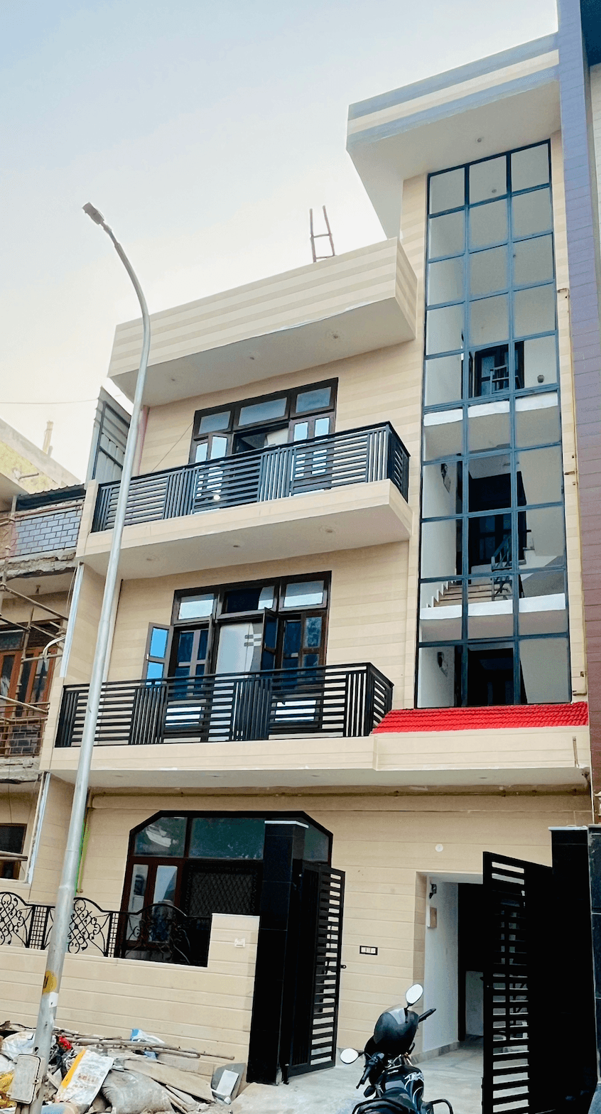 100 MTR SQMT + 3.5 Storey, Alpha I